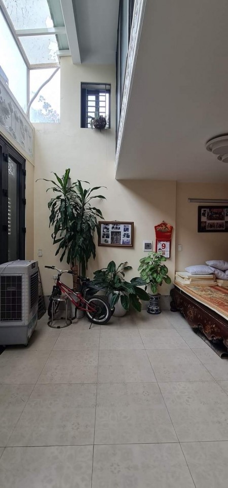 Bán gấp nhà phân lô Giang Biên, dt 65m2, 5 tầng, mt 7m, kinh doanh, ô tô tránh, nhỉnh 8 tỷ