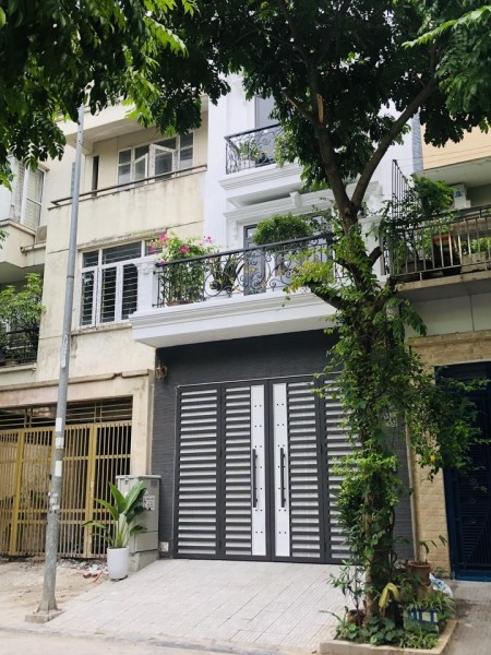 Bán nhà Nguyễn Sơn ô tô tránh nhà mới ở ngay ngõ thông tứ phía, sổ đẹp chính chủ
