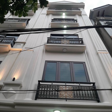 Bán nhà nguyên căn Cầu Giấy, tặng nội thất tiền tỷ diện tích 45m2, giá bán nhỉnh 3 tỷ