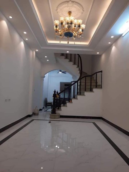 Chính chủ bàn nhà trong mơ đường Hoàng Quốc Việt đẹp hoàn hảo, đúc bê tông cốt thép