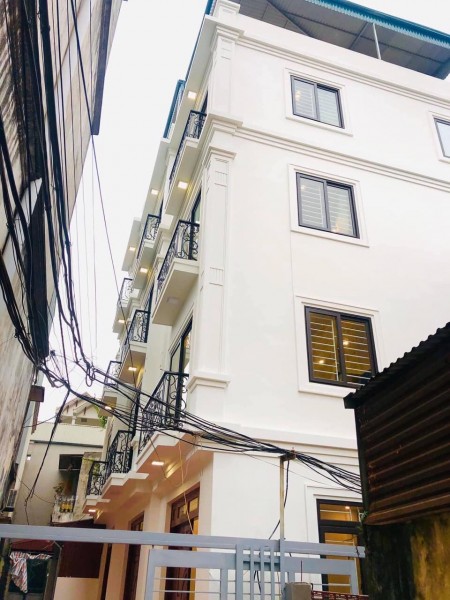 Bán nhà nguyên căn nhà 4 tầng Đức Giang, Quận Long Biên, dt 45m2, giá bán 3.85 tỷ
