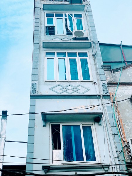 Bán nhà Nguyễn Trãi, Thanh Xuân, diện tích 25m2, 5 tầng, ô tô tránh, vỉa hè, kd, giá chỉ 4 tỷ.