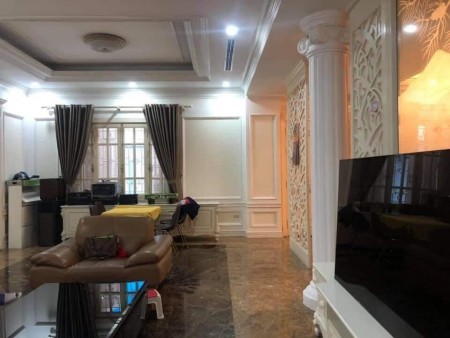 Chủ bán nhà dt 125m2, Mt 9m, Phố Ái Mộ, Long Biên, vỉa hè, dòng tiền khủng, nhỉnh 18 tỷ