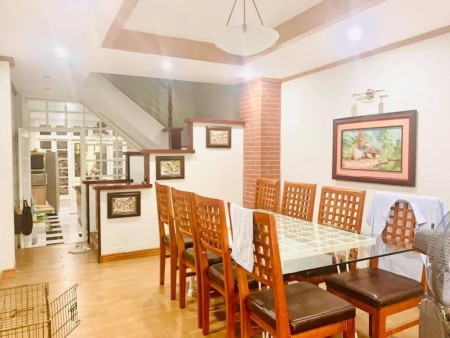 Bán nhà nguyên căn Hào Nam, vị trí đắc địa, tiện ích đầy đủ, diện tích 70m2, giá bán 6.5 tỷ