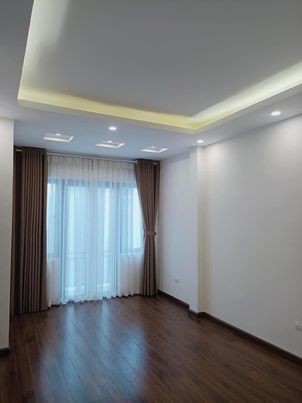 Bán nhà Ngọc Thuỵ, nhà vuông, đẹp, diện tích sử dụng 39m2, giá bán 3.3 tỷ, sổ hoa hậu