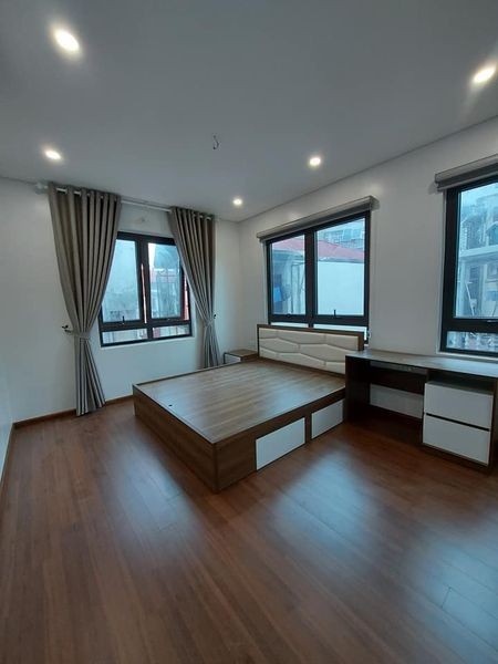 Bán Gấp nhà Phố Lạc Long Quân 155m2, 9 tầng, MT 6.5m. Vị trí đắc địa cho thuê Doanh Thu 2 tỷ / năm