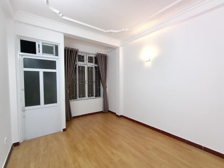 Bán nhà nguyên căn đẹp đúc kiên cố 4 tầng, cách ô tô đỗ 15m, ở Định Công, bao rộng thoáng