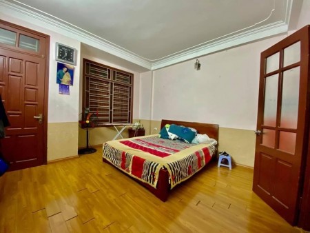 Cần bán gấp nguyên căn nhà đẹp, lô góc gần phố diện tích 50m2, 4 tầng, giá nhỉnh 4 tỷ, sổ đẹp