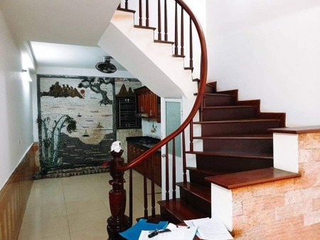 Bán gấp nhà Ngõ chợ Khâm Thiên, Đống Đa dt 40m2, 5 tầng mặt tiền 3,5m giá bán 3,5 tỷ