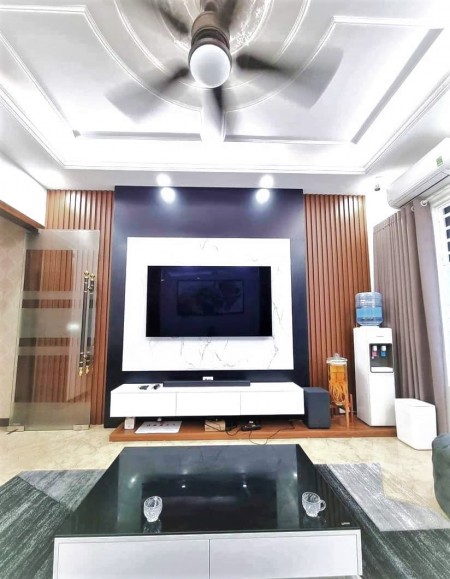 Bán nhà quận Cầu Giấy kinh doanh, thang máy, vỉa hè, ô tô tránh nhau, dừng đỗ từ 8 tỷ.