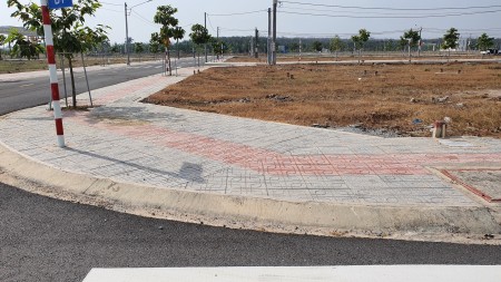 Đất thổ cư sổ hồng sẵn mặt tiên ngay chợ diện tích 100m2, sổ hồng riêng sang tên ngay