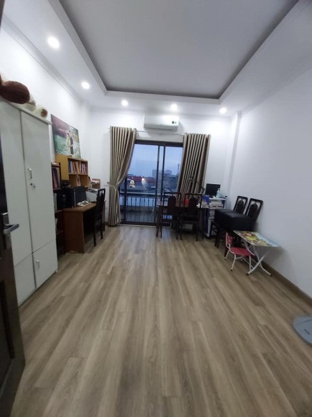 Bán nhà tặng nội thất phố Minh Khai diện tích 40m2 đúc 3 tầng ngõ oto giá chỉ 1.9 tỷ