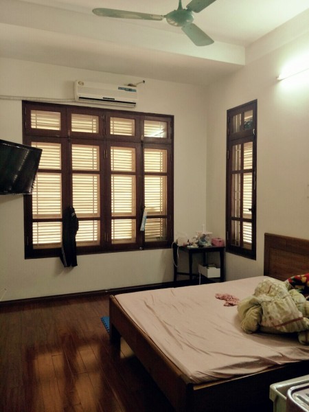Bán biệt thự Ngọc Thụy, Long Biên 160m2 x 3,5 tầng, Giá 10.5 tỷ, sân vườn để 2 Ô tô