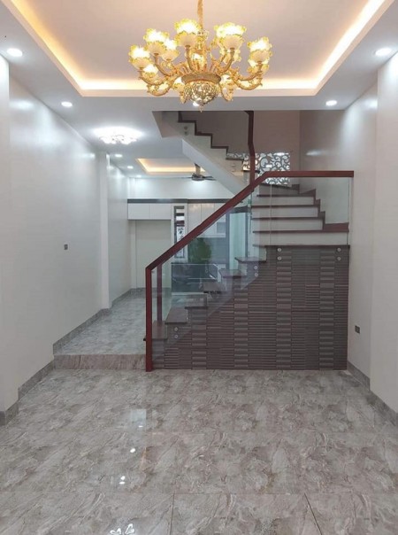 Bán gấp nhà nguyên căn Nguyễn Văn Cừ, 5 tầng, dt 42.4m2, ô tô đỗ cửa, giá nhỉnh 4 tỷ