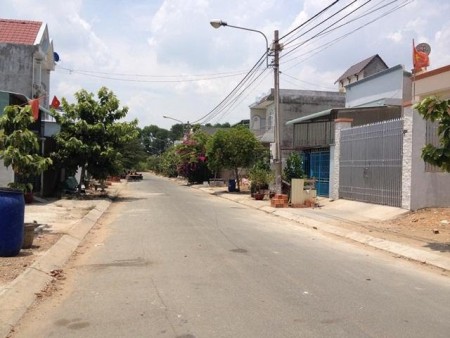 Dịch khó khăn bán gấp đất cặp sát chợ Bến Cát Bình Dương, thổ cư full 100%, xây dựng tự do