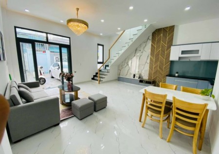 Chính chủ cần bán nhà nhỏ sau sân banh mini còn mới, kết cầu 1 trệt, 1 lầu, còn mới