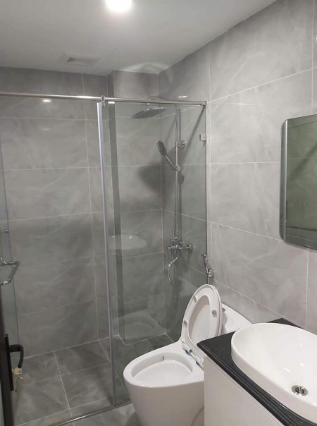 Bán nhanh nhà ở phố Gia Thuỵ Quận Long Biên, nhà đẹp lung linh dt 37m2, giá 2 tỷ 5