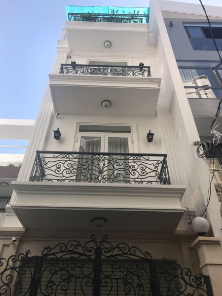 Bán gấp nhà mặt tiền 1 trệt 2 lầu đường Lê Lợi phường 7, giá 10.2 tỷ, thương lượng