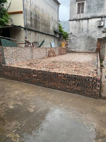 Bán nhanh lô đất đẹp Phố Trạm, Long Biên, dt 56m2, mặt tiền 4.5m, giá 2.58 tỷ, ô tô vào đất