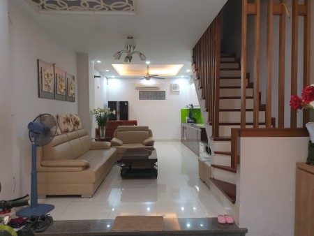 Cần bán gấp nhà Hồng Tiến mặt tiền 6m 12m ô tô 3 mặt thoáng sát phố, sổ đỏ đẹp, chính chủ
