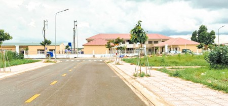 Trang trải mùa dịch bán miếng đất đầu tư sát đường Quốc Lộ 13, diện tích 120m2 (6x20), thổ cư 100%