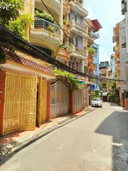 Bán nhà Hồ Hoàng Cầu, Quận Đống Đa nhà nguyên căn đẹp, mặt tiền to, liên hệ 0385273465