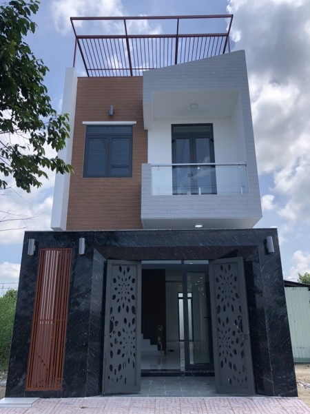 Nhà 1 trệt 2 lầu khu đô thị Sài Gòn Village diện tích lớn, sổ hồng riêng, giá cực hời
