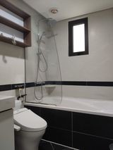 Cần bán nhà mặt phố Tây Hồ 200m2, 7 tầng, mặt tiền 8m vị trí đắc địa Doanh Thu 13000usd/tháng
