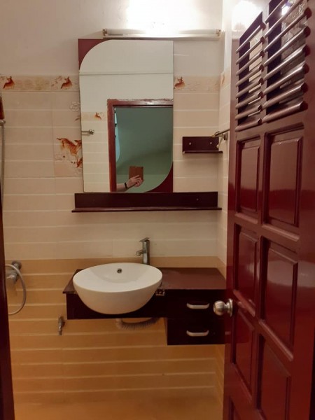 Bán nhà mặt ngõ Quận Hai Bà Trưng, dt 60m2, 5 tầng, giá 6 tỷ, ô tô vào nhà 2 mặt thoáng