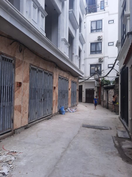 Bán nhà đẹp dt 45m2 ở luôn Ngô Gia Tự, Long Biên gần phố, phân lô khu an sinh đỉnh