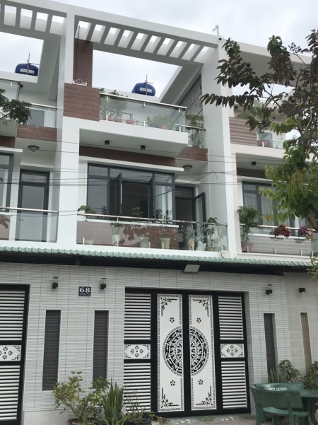 Ngân hàng bán thanh lý rẻ có kết cấu căn 1 trệt 2 lầu, sổ hồng riêng ở Bình Chánh