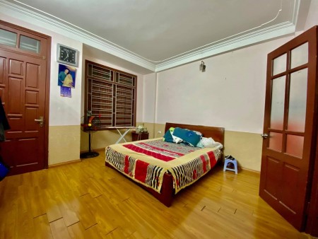 Bán nhà Vĩnh Tuy, diện tích sử dụng 50m2, 4 tầng đúc kiên cố, mặt tiền 5m giá 4,4 tỷ
