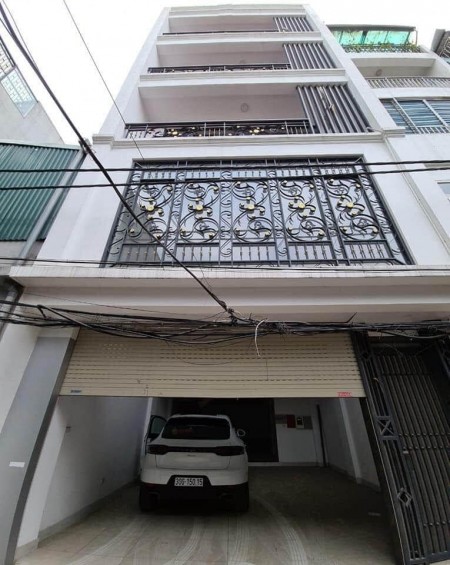 Bán nhà nguyên căn Phố Trạm, Quận Long Biên, dt 43m2, đúc 5 tầng, giá bán 3 tỷ. Ô tô vào nhà