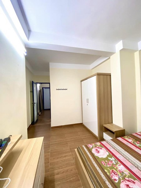 Bán nhà MN Kim Mã 6 tầng, thang máy, gara ô tô, sân cầu lông trước nhà, cho thuê 35tr/th: 7.5 tỷ