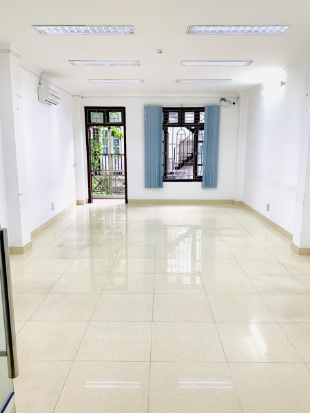 Chỉ còn trống duy nhất 01 sàn VP 65m2 tại Phố Duy Tân - Cầu Giấy, giá chỉ 10tr/tháng