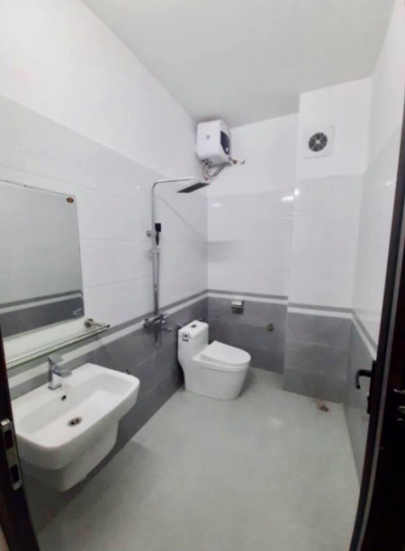 Bán nhà Van Canh, ô tô nội thất, đường rộng, dt 31m2, 5 tầng đúc, mặt tiền rộng, nhỉnh 2 tỷ
