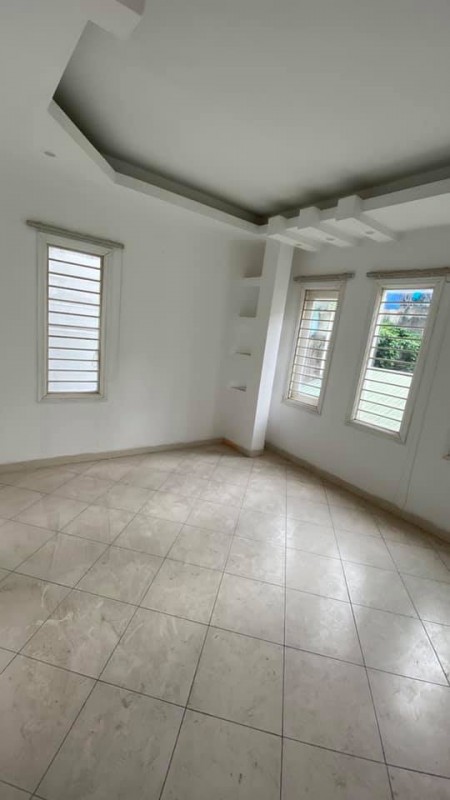 Vị trí đỉnh Nhất Phố Nhà Đẹp Ở Ngay Lô góc Ô tô đậu Ngô Gia Tự Long Biên 40m2 nhỉnh 4tỷ