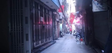 Bán nhà ngõ 898 Chùa Láng, Đống Đa, dt 50m2, 5 tầng giá 7.6 tỷ, kinh doanh, ô tô lùi nhà