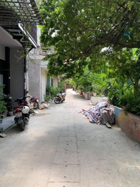 Nhà phân lô tập thể Kim Ngưu, trước nhà sân rộng, ô tô Đỗ Cừ, dt 58m2, 5 tầng, giá 90 triệu/m2