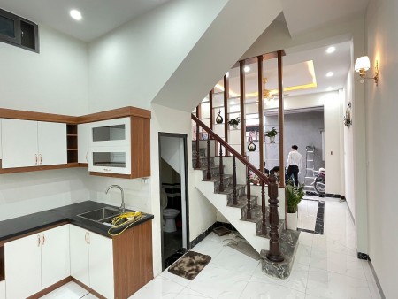 Bán Nhà Cầu Giấy Siêu Hiếm diện tích sử dụng 45m2, 5 tầng, mặt tiền 5m, giá chỉ hơn 5 tỷ