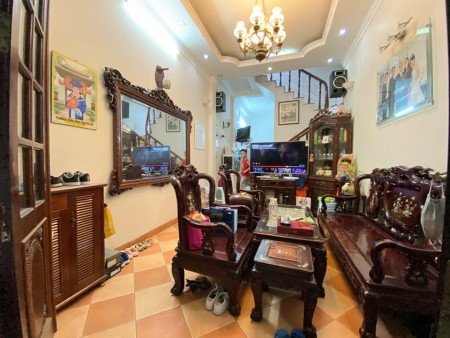 Bán nhà nguyên căn Tây Hồ, 6m bước lên ô tô 3 bước ra hồ Tây, lộng gió dt 40m2, giá nhỉnh 2 tỷ