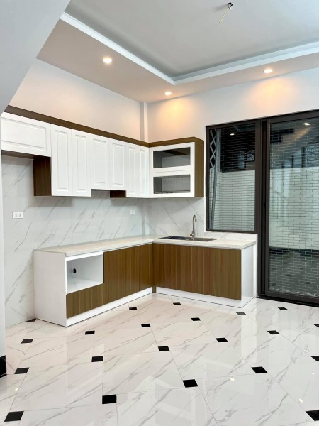 Bán nhà lô góc dt 57m2 5 tầng, 6 phòng ngủ, đầy đủ tiện nghi tại Lê Trọng Tấn, hơn 5 tầng