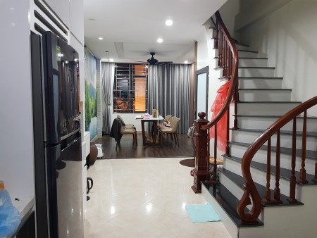 Bán nhà nguyên căn đẹp 5 Tầng sổ đỏ chính chủ tặng nội thất xịn liên hệ 0942381678
