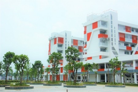 Bán nhà Hà Đông đất vàng tương lai dt 50m chỉ 3,x tỷ ô tô tránh vỉa hè đá bóng, sổ chính chủ