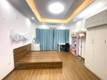 Bán nhà 3 tỷ, diện tích sử dụng 33m2, 5 tầng, phố Cự Lộc, tiện ích Royal City, lh 0938891135