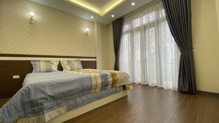 Bán nhà Trần Quốc Hoàn, ô tô vào nhà diện tích sử dụng 37m2, giá 5.25 tỷ, thương lượng