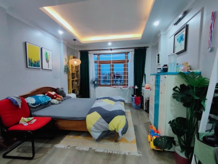 Bán nhà MP Ngô Gia Tự Quận Long Biên, vỉa hè rộng, kinh doanh đẹp, giá bán 5 tỷ 2, lhcc