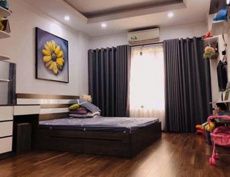 Bán nhà phố Nguyễn Cao Hai Bà Trưng, dt 37m2, 5 tầng, nhà đẹp kinh doanh thuận tiện