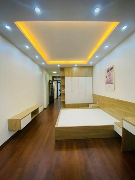 Nhỉnh 4 tỷ có ngay nhà mới Dịch Vọng Hậu, ở kinh doanh, diện tích 45m2 5 tầng, 7 pn