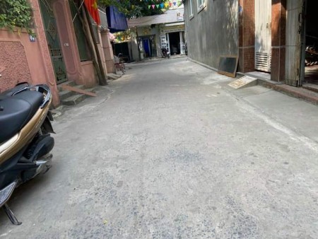 Hạ sốc bán gấp nhà lô góc ngõ Quỳnh, diện tích sử dụng 30 m2, giá bán 2 tỷ hơn